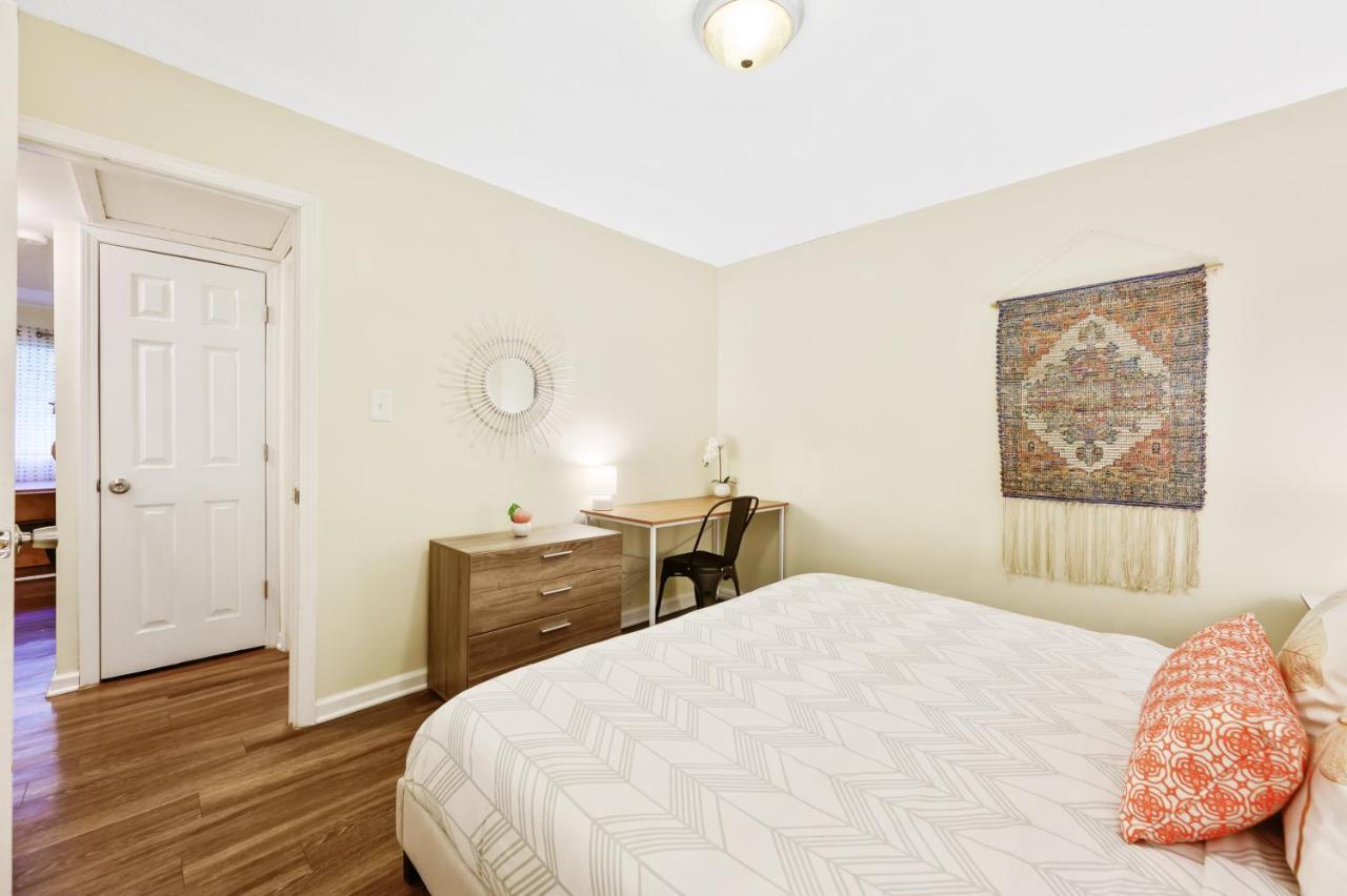 Dapper Digs - King Bed - Long Term Stays - Duke Durham Zewnętrze zdjęcie